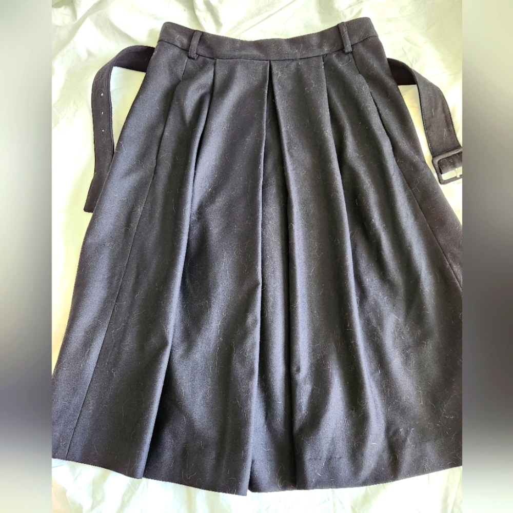 Theory black lightweight wool pleated skirt with detachable belt